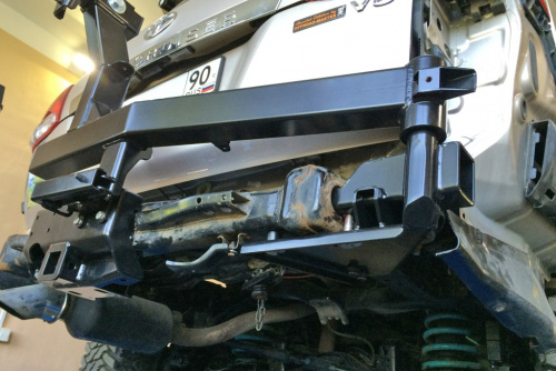 Калитка РИФ Toyota Land Cruiser 200 с квадратом под фаркоп в штатный задний бампер 