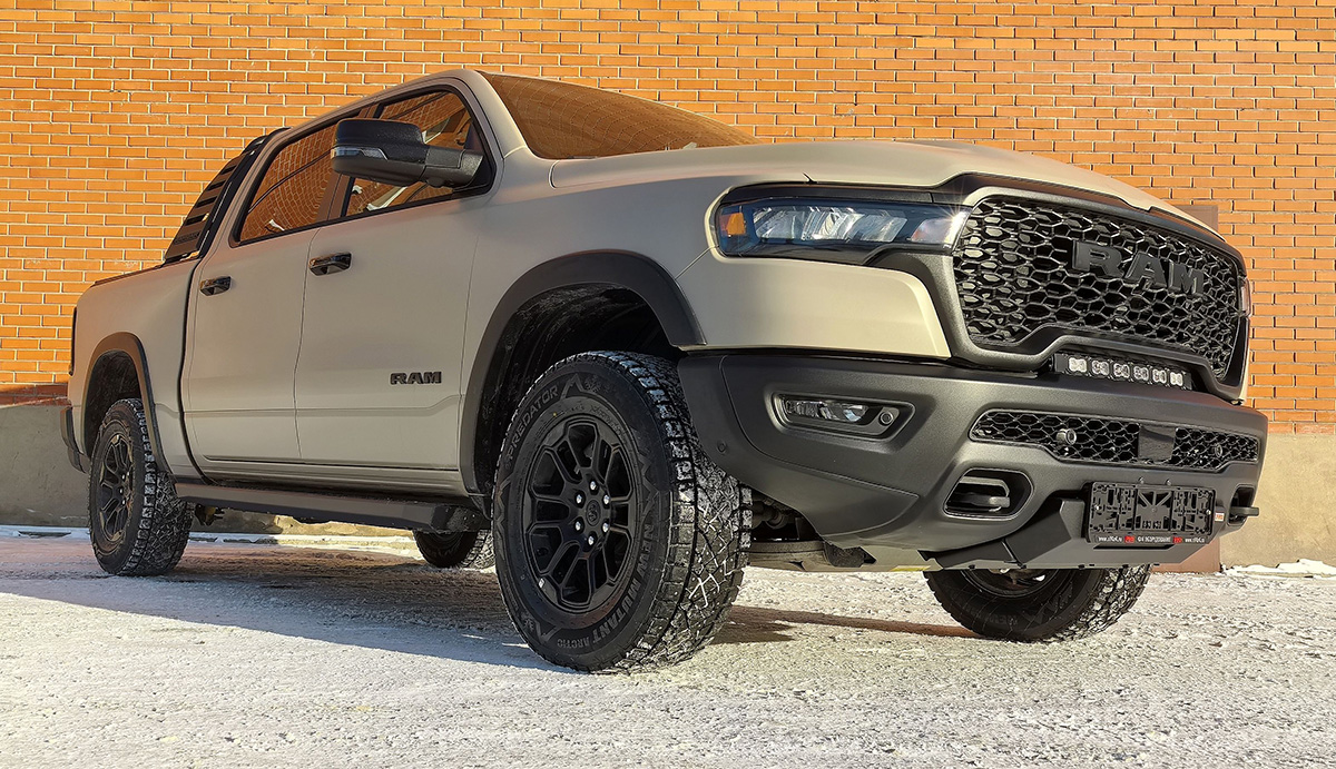 Силовые пороги РИФ на RAM 1500 Rebel: обзор и установка Силовые пороги РИФ на RAM 1500 Rebel: обзор и установка