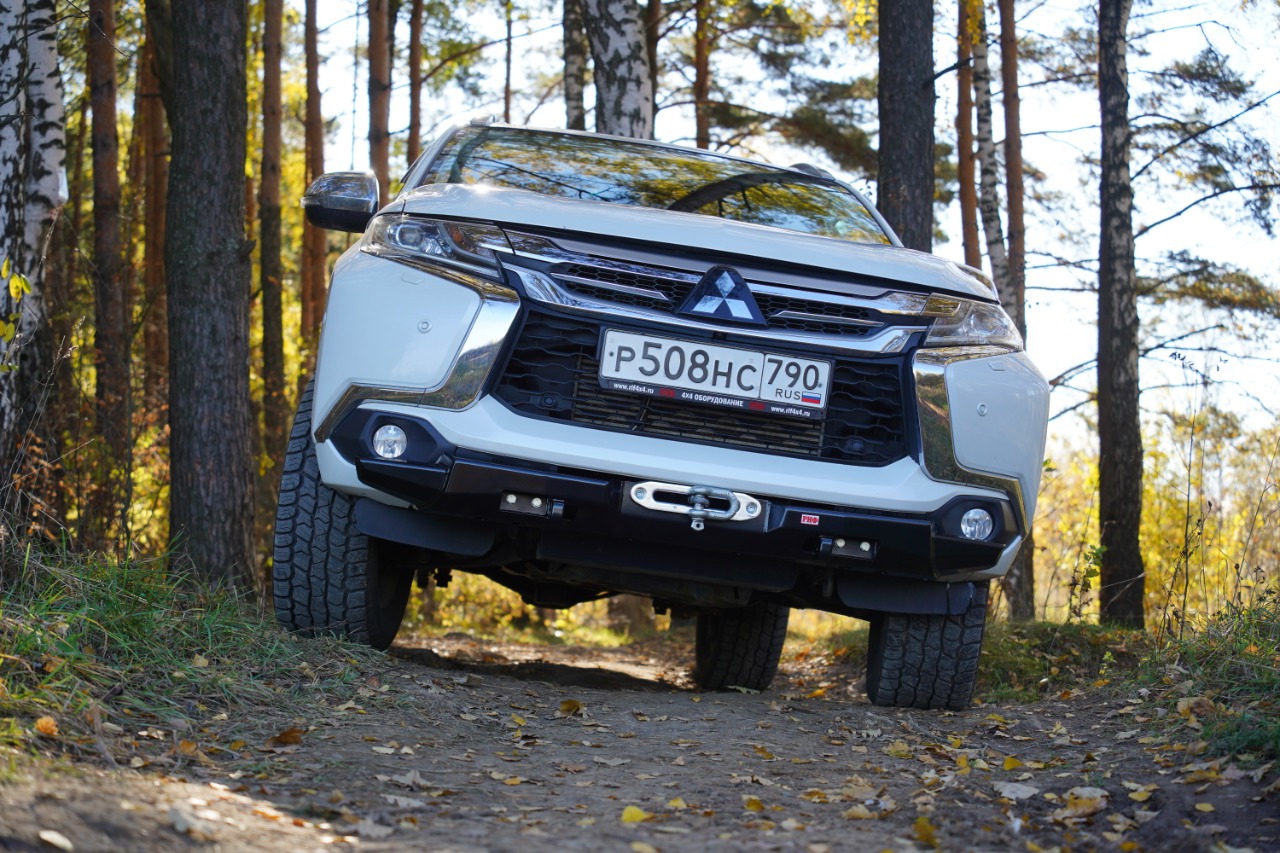 Стеклопластиковый силовой бампер на Mitsubishi Pajero Sport 1