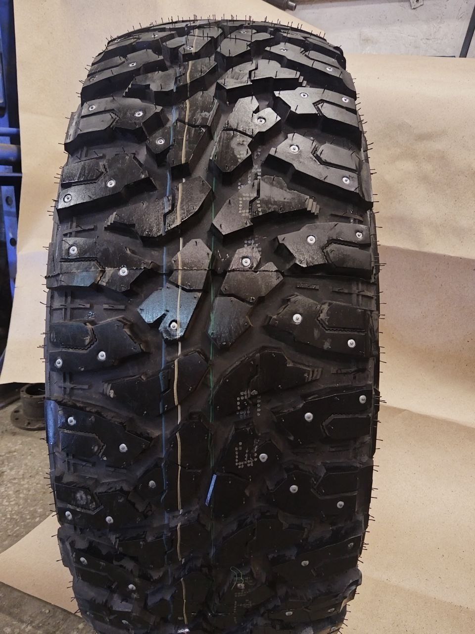 Шина зимняя шипованная ROADCRUZA 35X12.50R17 (315/70) LT 121Q