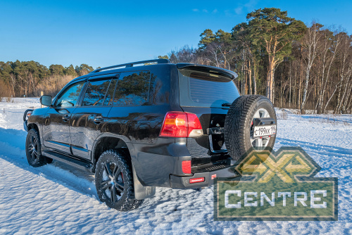 Бампер РИФ силовой задний Toyota Land Cruiser 200 2007-2012 с квадратом под фаркоп, калиткой, фонаря