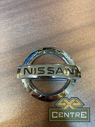Эмблема Nissan с деффектом
