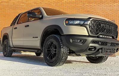 Силовые пороги РИФ на RAM 1500 Rebel: обзор и установка