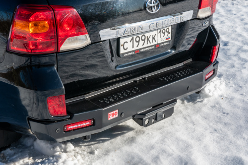 Бампер РИФ силовой задний Toyota Land Cruiser 200 2007-2012 с квадратом под фаркоп и фонарями