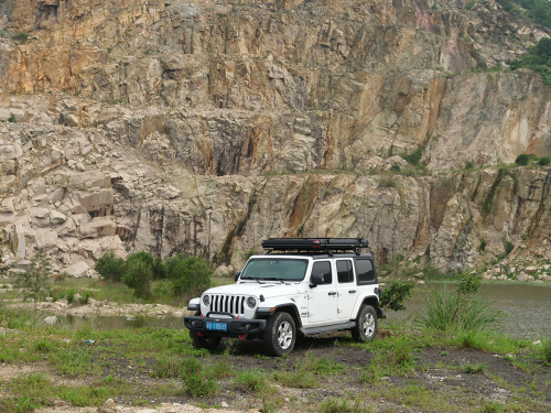 Палатка на крышу автомобиля Wild Land Bush Cruiser V2 Pro 140 с лестницей