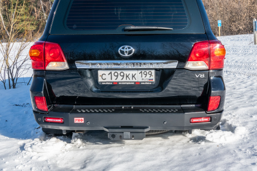 Бампер РИФ силовой задний Toyota Land Cruiser 200 2007-2012 с квадратом под фаркоп и фонарями