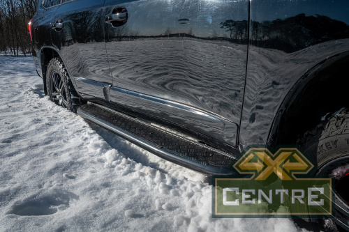 Пороги РИФ силовые Toyota Land Cruiser 200  (черные накладки и болты, на а/м без гидроподвески))