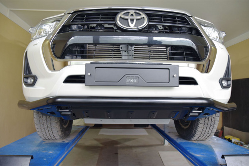 Бампер РИФ силовой передний Toyota Hilux 2020+, установка с площадкой под лебедку